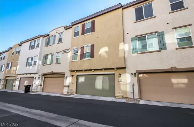 MLS: 2418108 Condo For Sale