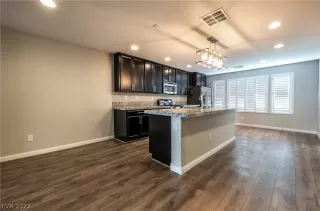 Photo #5: 2418108 Listing 