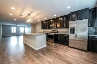 Photo #6: 2418108 Listing 