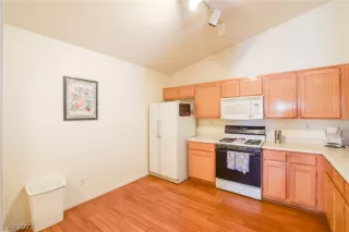 Photo #5: 2418151 Listing 