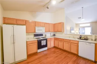 Photo #6: 2418151 Listing 