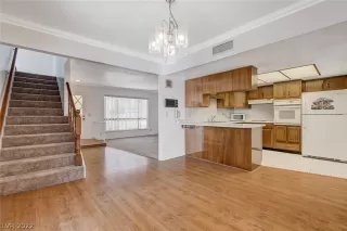 Photo #5: 2418156 Listing