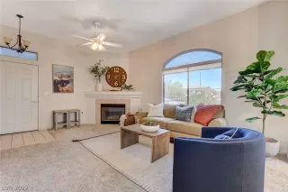 Photo #4: 2418173 Listing