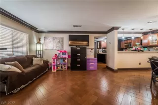 Photo #3: 2418176 Listing