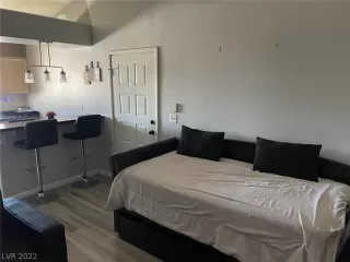 Photo #5: 2418230 Listing