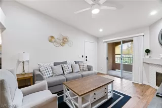 Photo #3: 2418309 Listing 