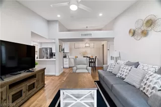 Photo #5: 2418309 Listing 