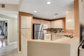 Photo #2: 2418319 Listing