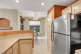 Photo #5: 2418319 Listing