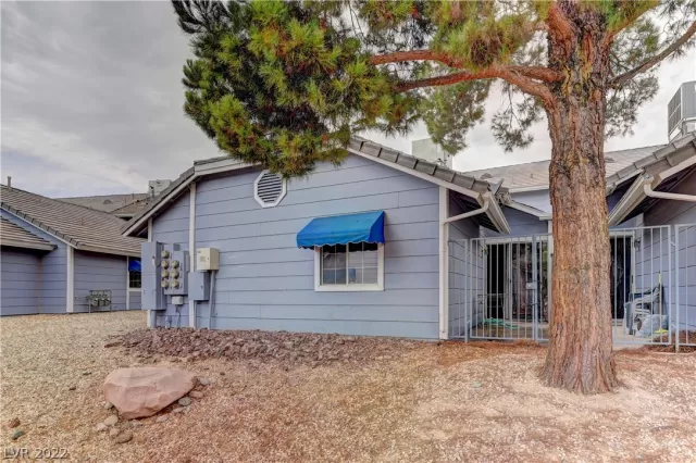 MLS: 2418322 Condo For Sale