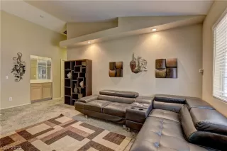 Photo #2: 2418322 Listing