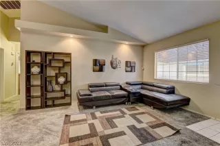 Photo #4: 2418322 Listing