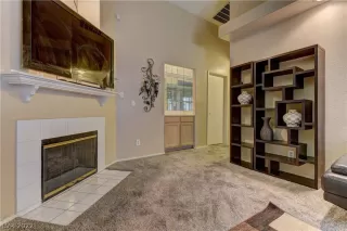 Photo #6: 2418322 Listing