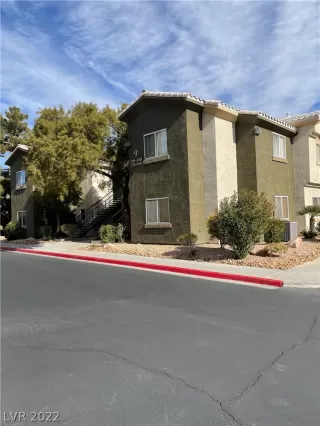 Photo #5: 2418348 Listing 