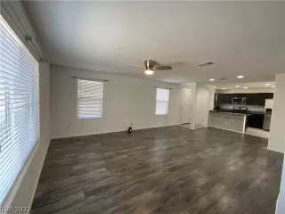 Photo #3: 2418378 Listing 