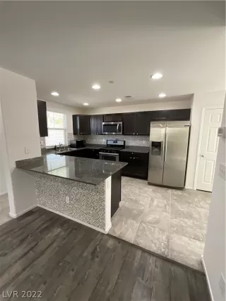 Photo #5: 2418378 Listing 