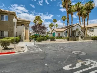 Photo #3: 2418387 Listing