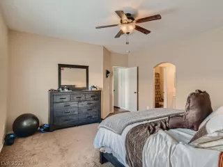 Photo #6: 2418387 Listing