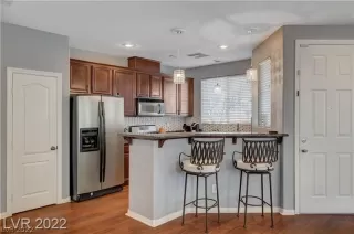 Photo #5: 2418397 Listing 