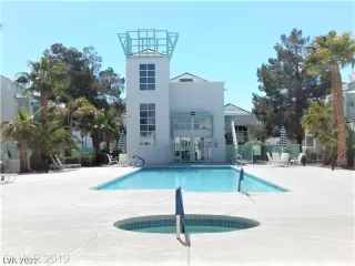 Photo #4: 2418411 Listing