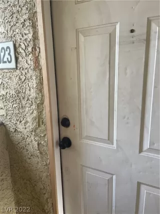 Photo #3: 2418416 Listing