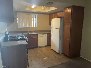 Photo #6: 2418416 Listing