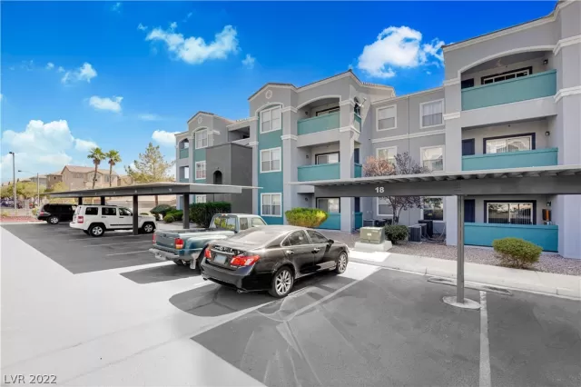 MLS: 2418441 Condo For Sale