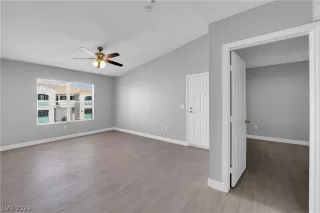 Photo #5: 2418441 Listing