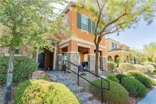 Photo #5: 2418456 Listing