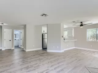 Photo #5: 2418467 Listing