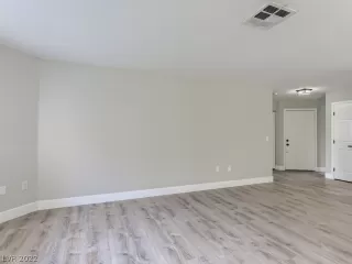 Photo #6: 2418467 Listing