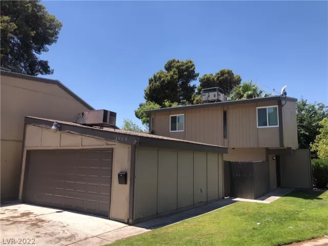 MLS: 2418489 Condo For Sale