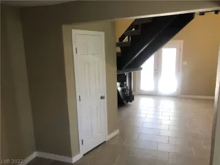 Photo #5: 2418489 Listing 