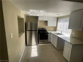 Photo #6: 2418489 Listing 