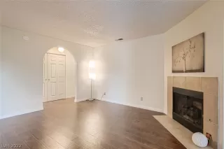 Photo #5: 2418506 Listing 