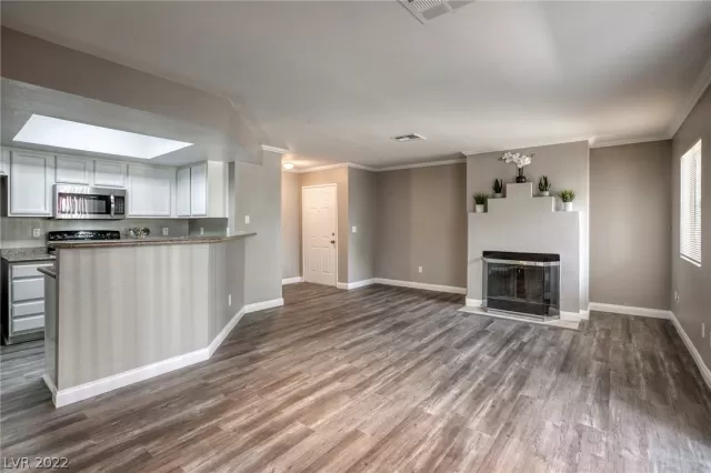 MLS: 2418532 Condo For Sale