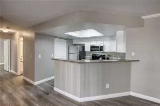 Photo #4: 2418532 Listing