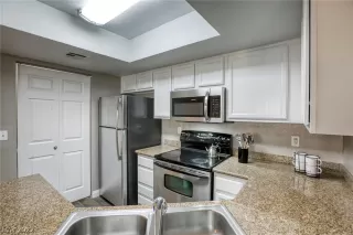 Photo #5: 2418532 Listing