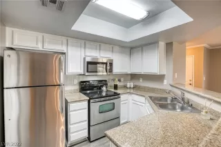 Photo #6: 2418532 Listing