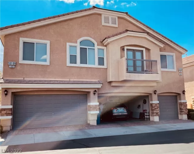 MLS: 2418564 Condo For Sale