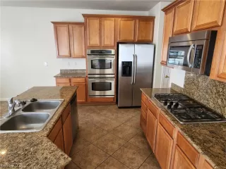 Photo #5: 2418607 Listing 