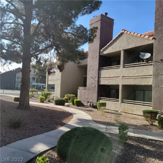 MLS: 2418618 Condo For Sale