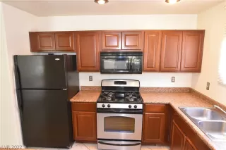 Photo #5: 2418618 Listing 