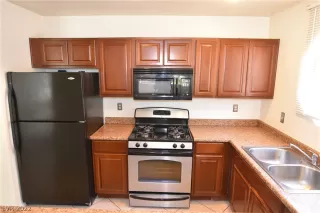 Photo #6: 2418618 Listing 