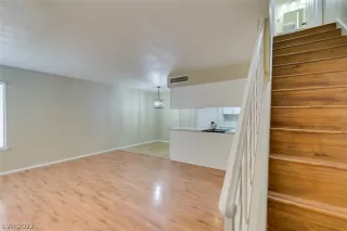 Photo #6: 2418621 Listing 