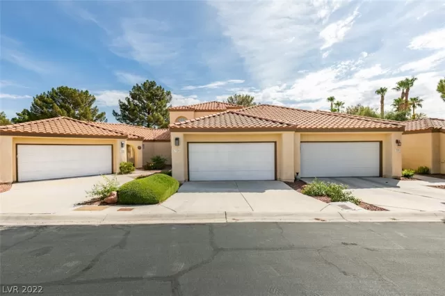 MLS: 2418627 Condo For Sale