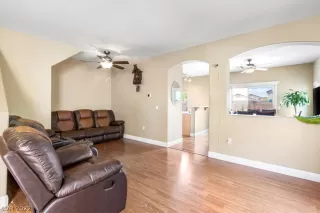 Photo #4: 2418644 Listing 