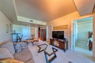 Photo #3: 2418645 Listing