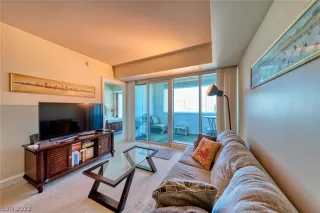 Photo #4: 2418645 Listing