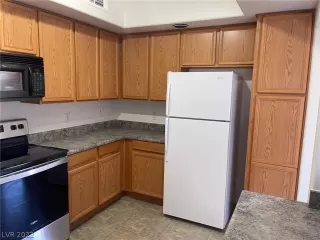 Photo #4: 2418676 Listing 